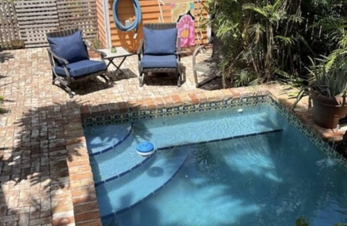 Old Town Apartment | 4 blocks from Duval and 7 blocks from the beach