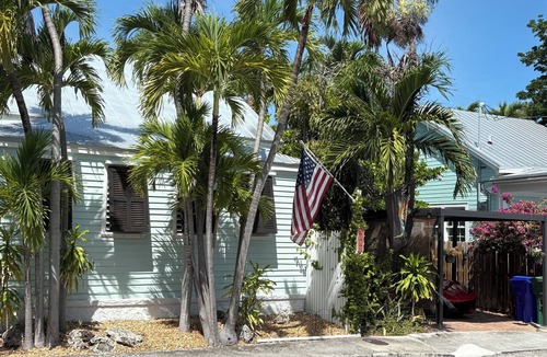 Old Town Apartment | 4 blocks from Duval and 7 blocks from the beach