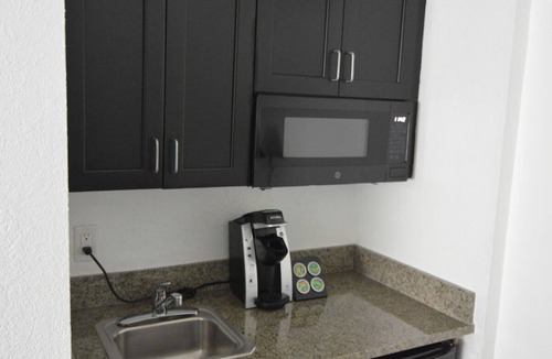 Capitol Hill Hotel | 4 Family Friendly Getaway w/Modern Amenities Near Museums & Cultural Landmarks