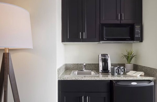 Capitol Hill Hotel | 4 Group Friendly Units w/Kitchenettes | Steps to Historical Landmarks!