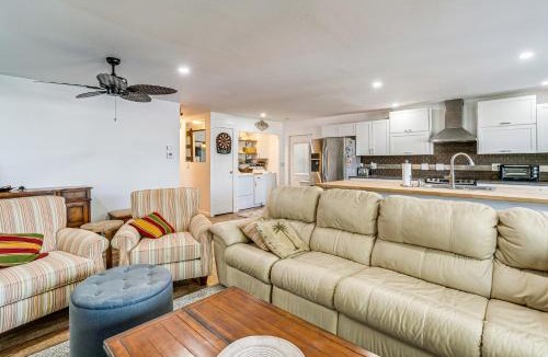 North Sarasota House | 4 Mi to Dtwn Sarasota! Family Home w/Pool Access