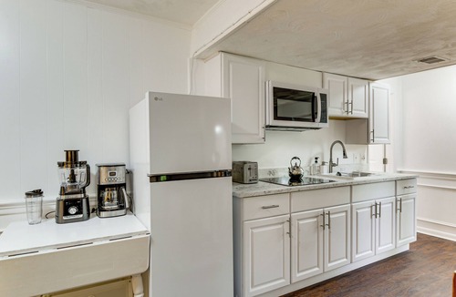 Aspen Hill Apartment | 4 Mi to Lake Bernard Frank! Bright Unit w/Patio