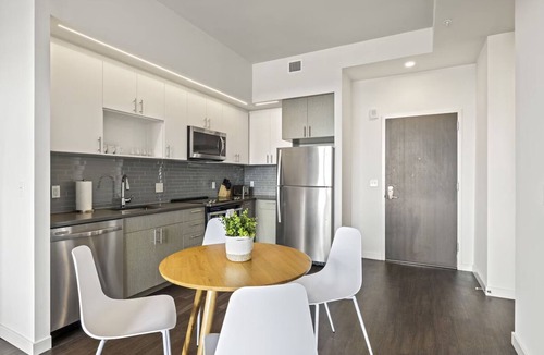 Bluemont Hotel | 4 Units | Arlington Haven | Pet & Family Friendly | Near DC Monuments & Trails