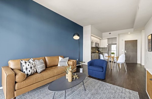 Bluemont Hotel | 4 Units | Modern Stay Rooftop Deck & Spacious Kitchen | Walk to National Mall