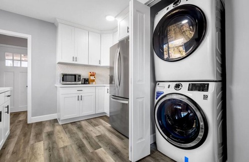 Wallingford House | 4016 Entire+ADU · 6b3b 3 Unit Morden Home close to Greenlake UW & DT