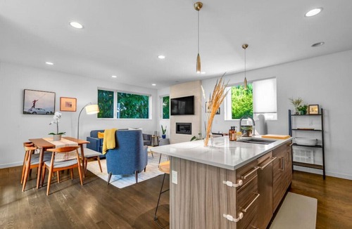 Fremont House | 4313 Fremont · 3b2.5b Fremont Gem w/Seattle Skyline & Lake View