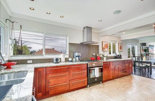 Seattle Metro Area House | 4bd w/Lake Views and Chef's Kitchen