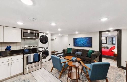 Shaw Apartment | 4BR DC Townhome · Sleeps 14 · Patio · Logan Circle