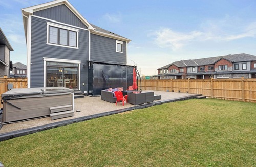 Thorold House | 4BR Home w/Hot Tub & BBQ Near Niagara Falls