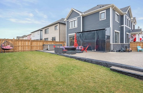Thorold House | 4BR Home w/Hot Tub & BBQ Near Niagara Falls