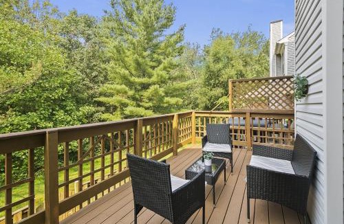 Countryside House | 4BR Townhome, Close to Shops & Restaurants, 40 Mins to DC