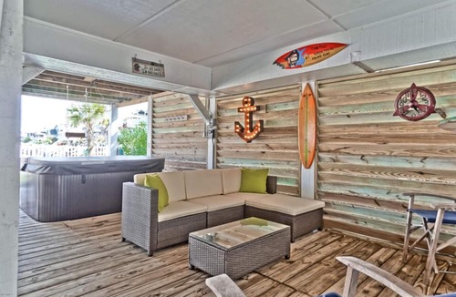 Ocean Isle Beach Cottage | 5 Bedroom Canal Cottage - 2 Min Walk To Beach Access - Boat Dock, Hot Tub, Kayak