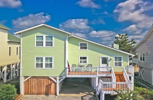 Ocean Isle Beach Cottage | 5 Bedroom Canal Cottage - 2 Min Walk To Beach Access - Boat Dock, Hot Tub, Kayak