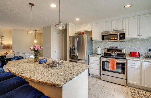 Oxon Hill-Glassmanor Bed & Breakfast | 5-bedroom house in charming Fort Washington with fitness room, AC