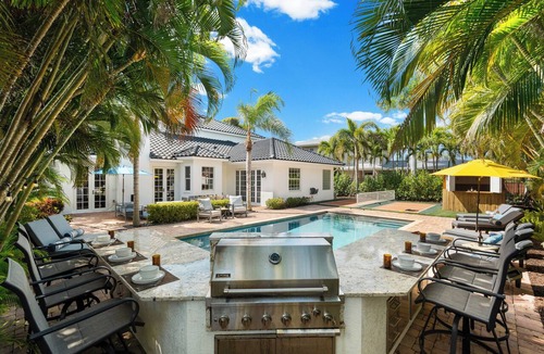 Whitfield House | 5 Bedroom Sarasota Home with Resort Style Backyard