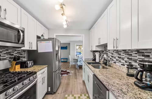 Greater Landover House | 5-BR Home w/driveway - 10 Min to D.C. near Metro