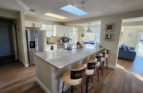 Siesta Key Cottage | 5 Min walk to Beach & Village, Private Pool,On the Canal
