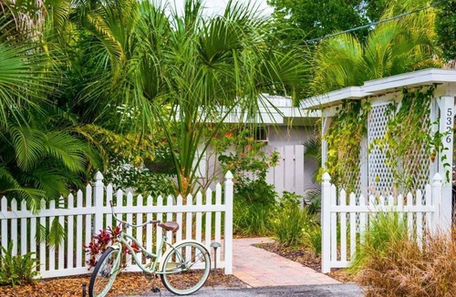 Siesta Key Cottage | 5 Min walk to Beach & Village, Private Pool,On the Canal