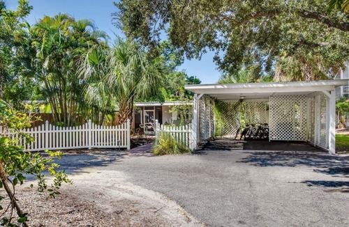 Siesta Key Cottage | 5 Min walk to Beach & Village, Private Pool,On the Canal