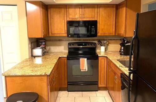 Sarasota Villa | 5 MINUTES TO SIESTA KEY! PRIME LOCATION, STEPS TO THE POOL, COMPLETELY UPDATED!