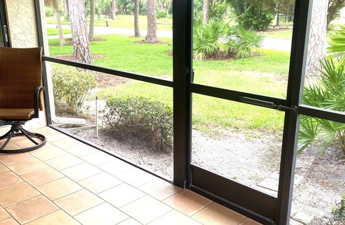 Sarasota Villa | 5 MINUTES TO SIESTA KEY! PRIME LOCATION, STEPS TO THE POOL, COMPLETELY UPDATED!