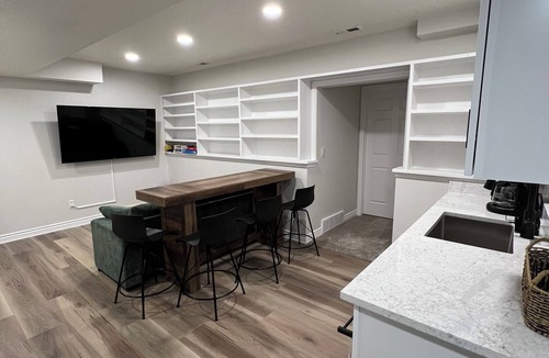 Pleasant Grove Apartment | 5 minutes to trail heads! Spacious 3BR + Full Kitchen Apartment on Mountain Side