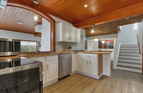 East Hill House | .50 Acre Property - Spacious Living with Wood Accents - Sleeps up to 20