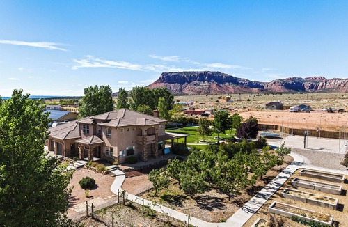 Fredonia House | 50 miles from Zions Park/Desert Oasis with hot-tub