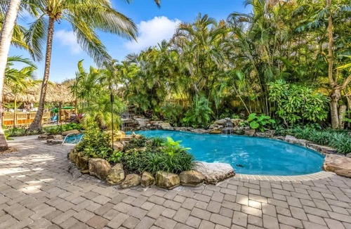 Poinsettia Heights House | 50% off New Waterfront Oasis Mins Beach,Eats,Shop
