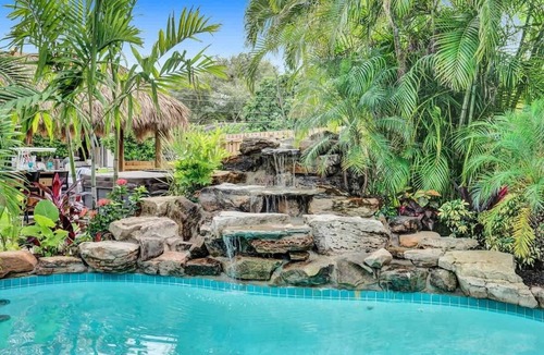 Poinsettia Heights House | 50% off New Waterfront Oasis Mins Beach,Eats,Shop