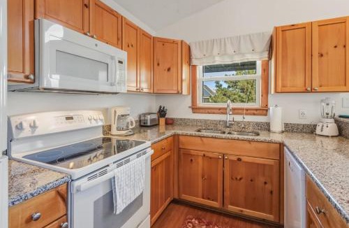 Kill Devil Hills House | 5179 - KDH Cozy Cottage - Oceanside w/Pets