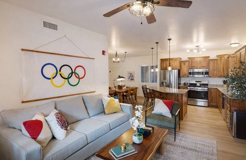 Bear Hollow Village Condo | 5569 Gold Medal Getaway Cozy Mountain Escape with Hot Tub