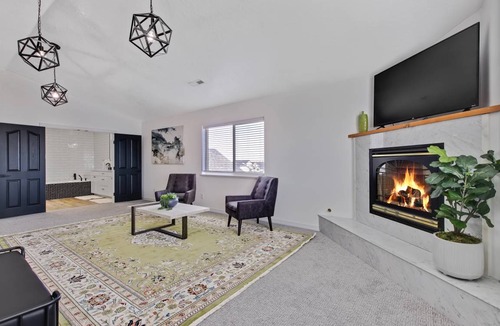 Meridian House | 557 m² House ∙ 2 bedrooms ∙ 6 guests