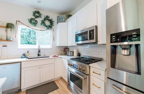 Bridle Trails House | 5645 116th Ave NE Kirkland Whole House · Spacious Kirkland Work-Ready Home-2 Off