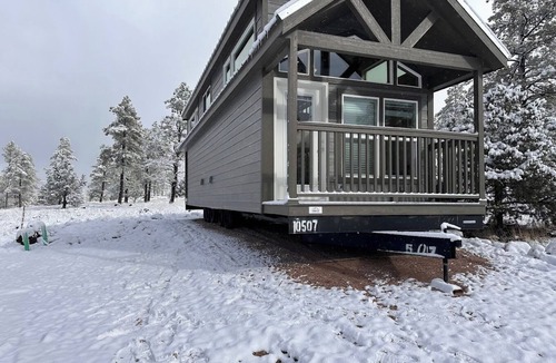 Williams Ski Chalet | 5A Cozy bedroom chalet with Mountain View ,AC and Wi-Fi in Beautiful Williams