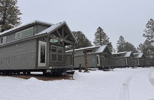 Williams Ski Chalet | 5B Cozy chalet in Beautiful Williams with AC, Wi-Fi, Forest View And Patio.