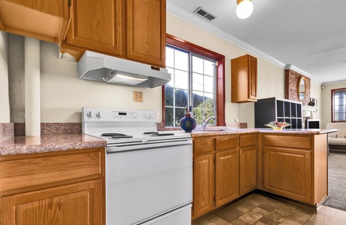 Seattle Metro Area House | 5BR/4BA Seattle-Area MAJOR INTERNATIONAL SPORTING EVENT Retreat/AC/Views/Parking