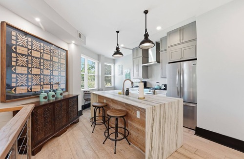 Stronghold House | 5BR DC Rowhouse · Rooftop · Sleeps 14 · Groups