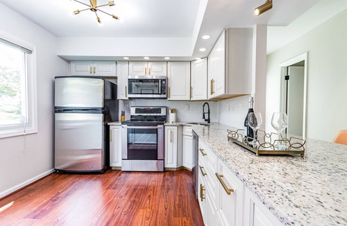 North Raleigh House | 5br golden beauty close to North Hills!