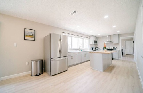 Great Falls House | 5BR Retreat w/6 King Beds + Game Room