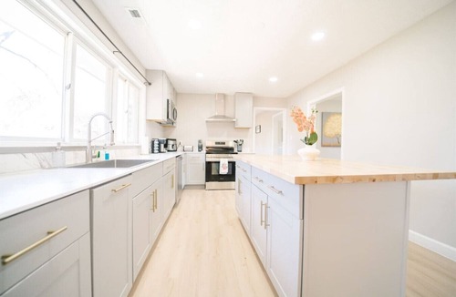 Great Falls House | 5BR Retreat w/6 King Beds + Game Room