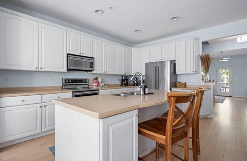 Sunset Island Villa | 5BR Sunset Island Gem - Luxe Pools, Beaches, Fitness Center & Crabbing Pier
