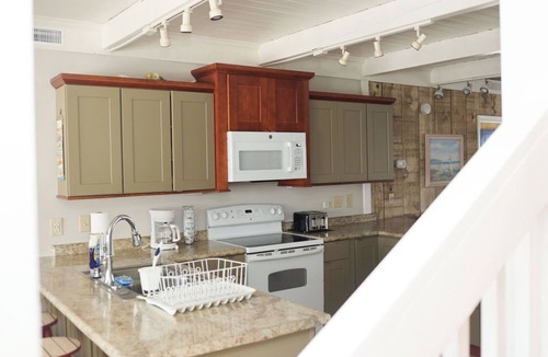 Ocean Isle Beach Cottage | 6-bedroom cottage in wonderful Ocean Isle Beach, 2 min walk to the Beach!
