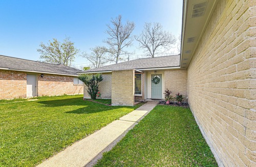 Friendswood Cottage | 6 Mi to Clear Lake: Family Home w/Patio & Yard