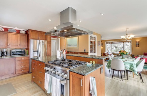 Ballard House | 6 Mi to Dtwn Seattle: Walkable Home w/Hot Tub