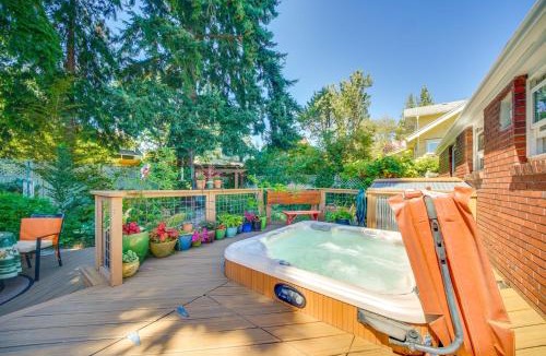 Ballard House | 6 Mi to Dtwn Seattle: Walkable Home w/Hot Tub