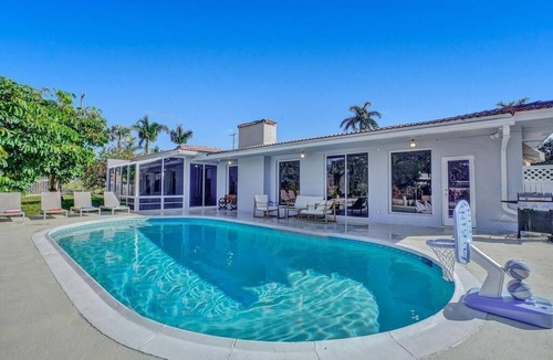 Deerfield Beach Villa | 6BR Modern Waterfront Villa Heated Pool Gameroom