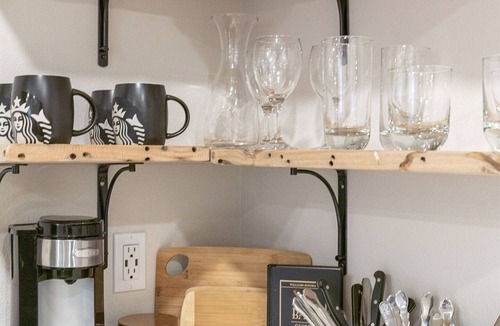 Central Tacoma Apartment | 6th Ave district studio Quiet + Prkng