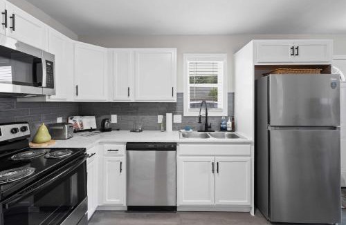 East Durham House | 7 Min walk to Golden Belt - 4 Min Drive to Downtown - 7 to Duke