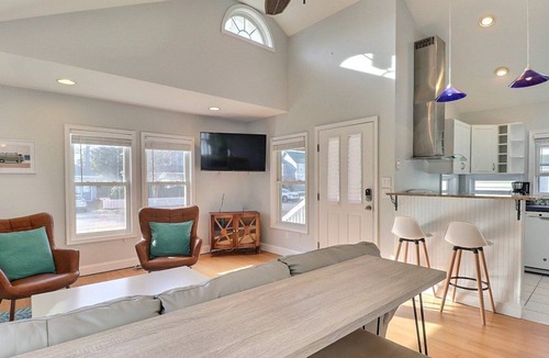 Manteo House | 7550 Presleys Palace * Walk to Historic Downtown